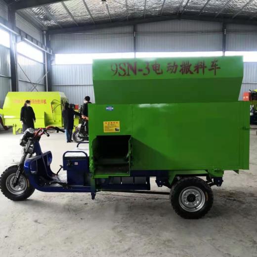 智能畜牧新利器 電動(dòng)自動(dòng)喂料車(chē)在牛羊馬養(yǎng)殖場(chǎng)的應(yīng)用與市場(chǎng)前景